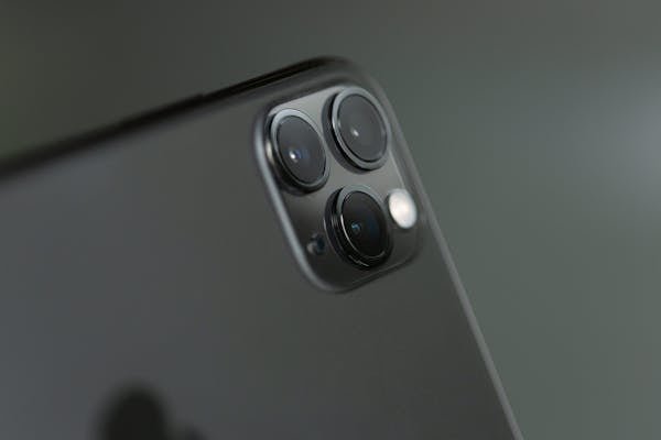 Réparation carte mère iPhone 11 : rapide et à prix réduit !